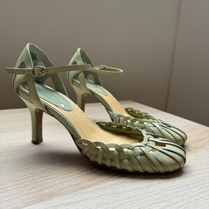 Vintage Leather Spring Green Heels